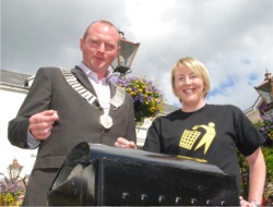 Buncrana Mayor Cllr Lee Tedstone gets behind the anti-litter campaign spearheaded by Suzanne Tinney.