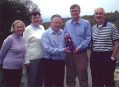 Buncrana Deputy Mayor, Cllr. Peter McLaughlin presents Brian Kavanagh with a tie bearing the Buncrana crest.